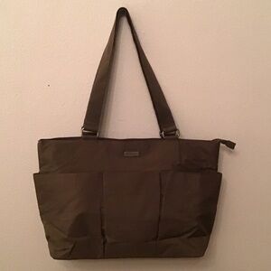 ✔️Baggallini: One Brown and One Black Tote Bag w/Exterior Pockets